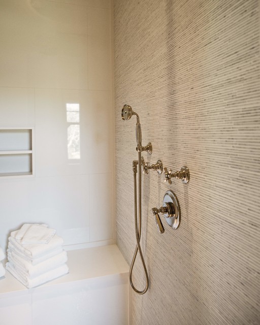 Shingle Style beach-style-bathroom
