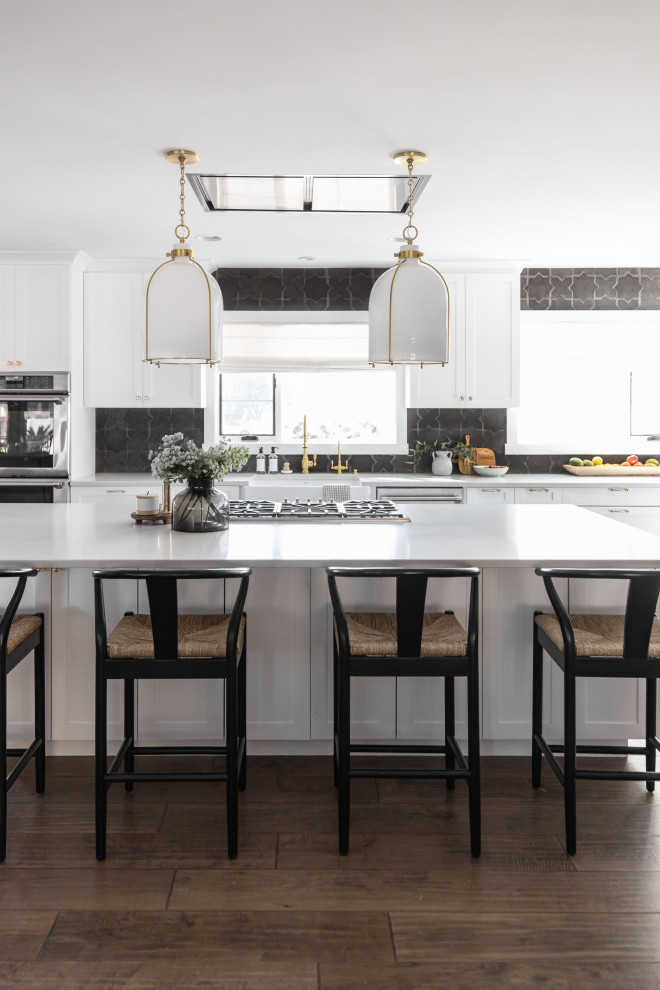 Transitional home design photo in Phoenix