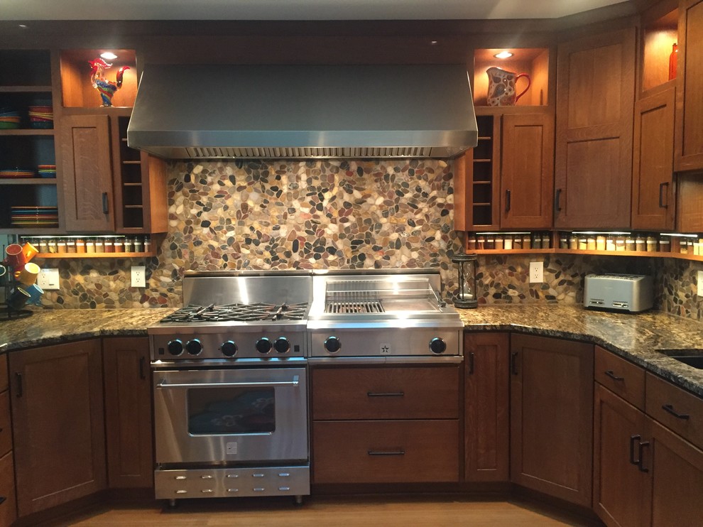 Example of a large transitional u-shaped kitchen design with shaker cabinets, multicolored backsplash, stone tile backsplash, stainless steel appliances, an undermount sink, medium tone wood cabinets and granite countertops