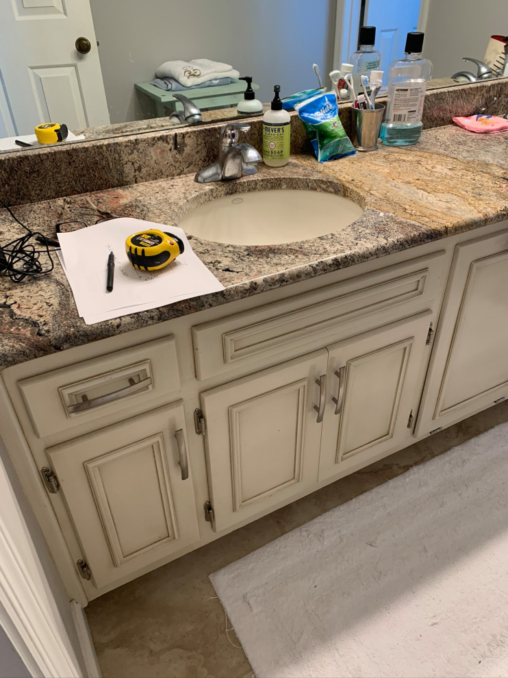 Transitional home design photo in Atlanta