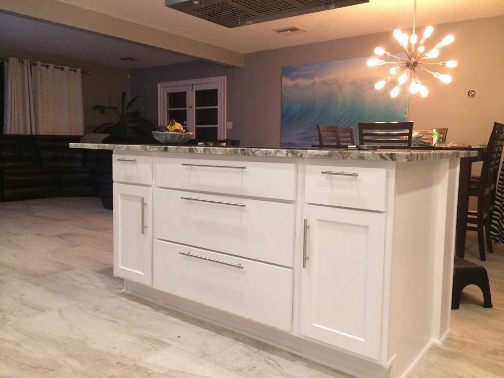 Kitchen - kitchen idea in Orlando