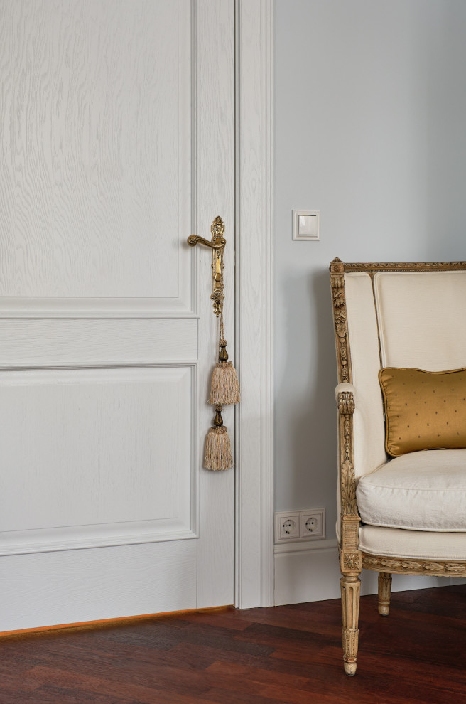 Классический интерьер с Орлеаном в отделке дуб