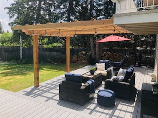 Inspiration for a modern deck remodel in Calgary