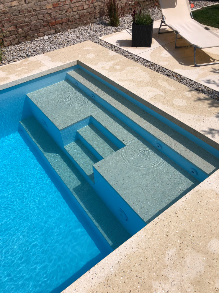 Moderner Pool in Sonstige