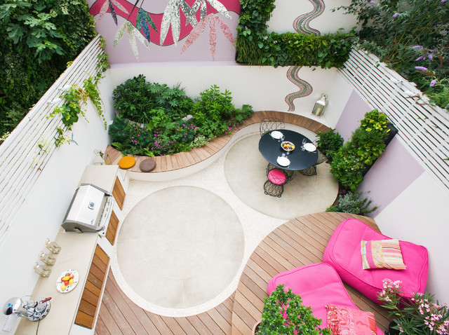 Notting Hill Gate courtyard
