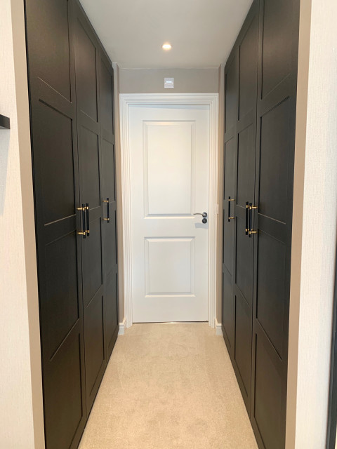 Leighton Buzzard modern-wardrobe