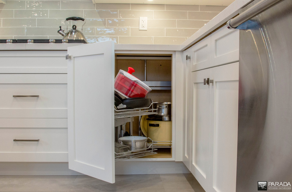 Home design - transitional home design idea in Toronto