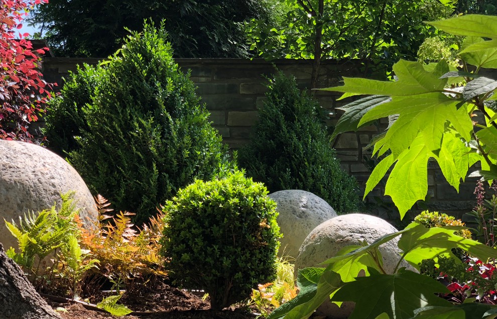 Photo of an eclectic backyard garden in Charlotte.