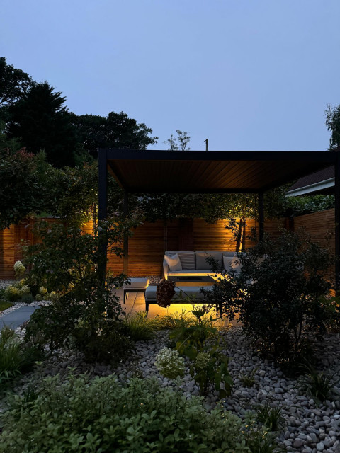 Hedge End contemporary-courtyard