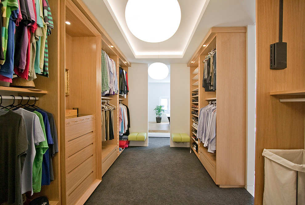 Inspiration for a contemporary storage and wardrobe in Los Angeles.