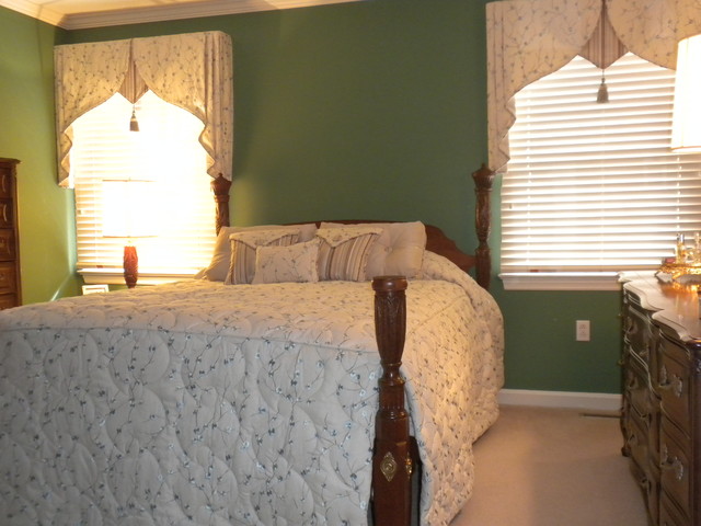 Bedding traditional-bedroom