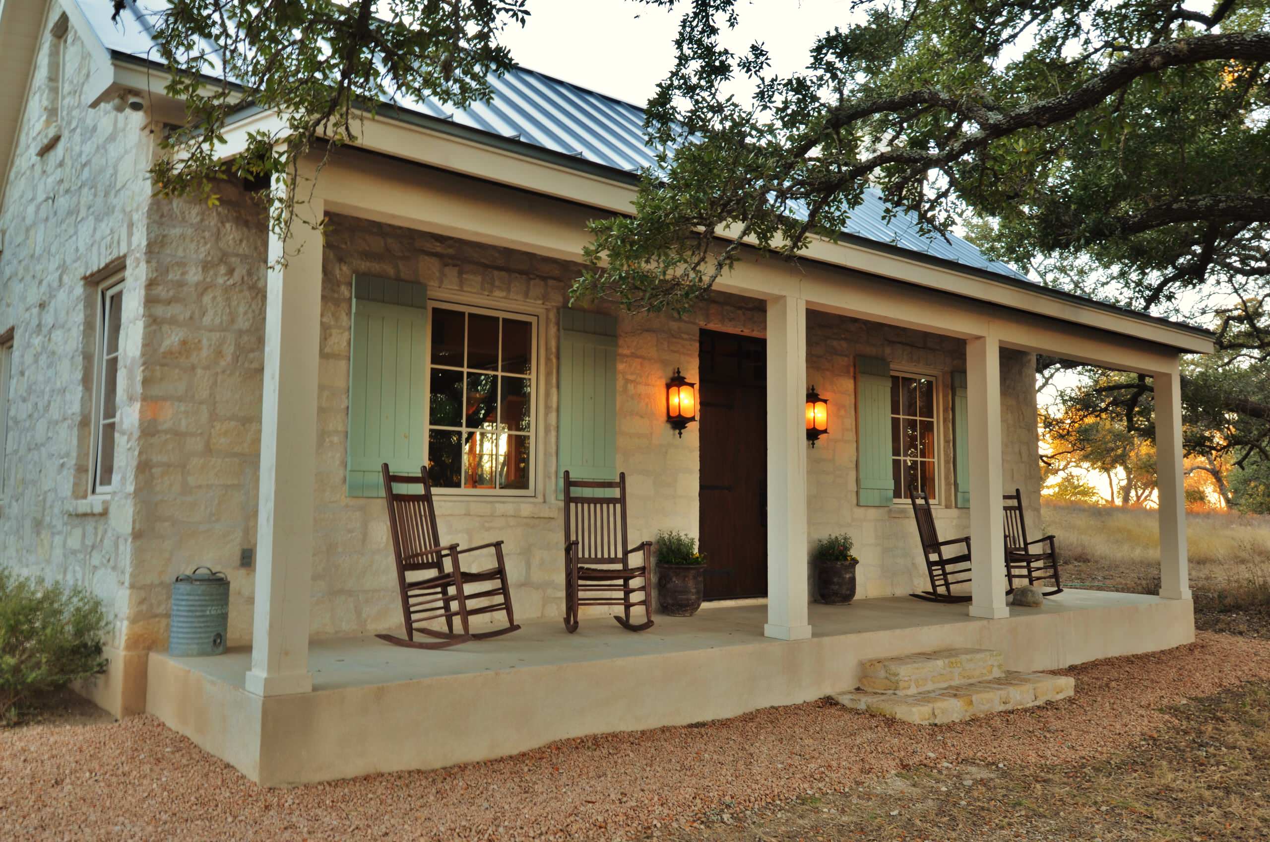 Houzz Tour: Movie Inspiration for a Texas Guesthouse, image size:2560x1696
