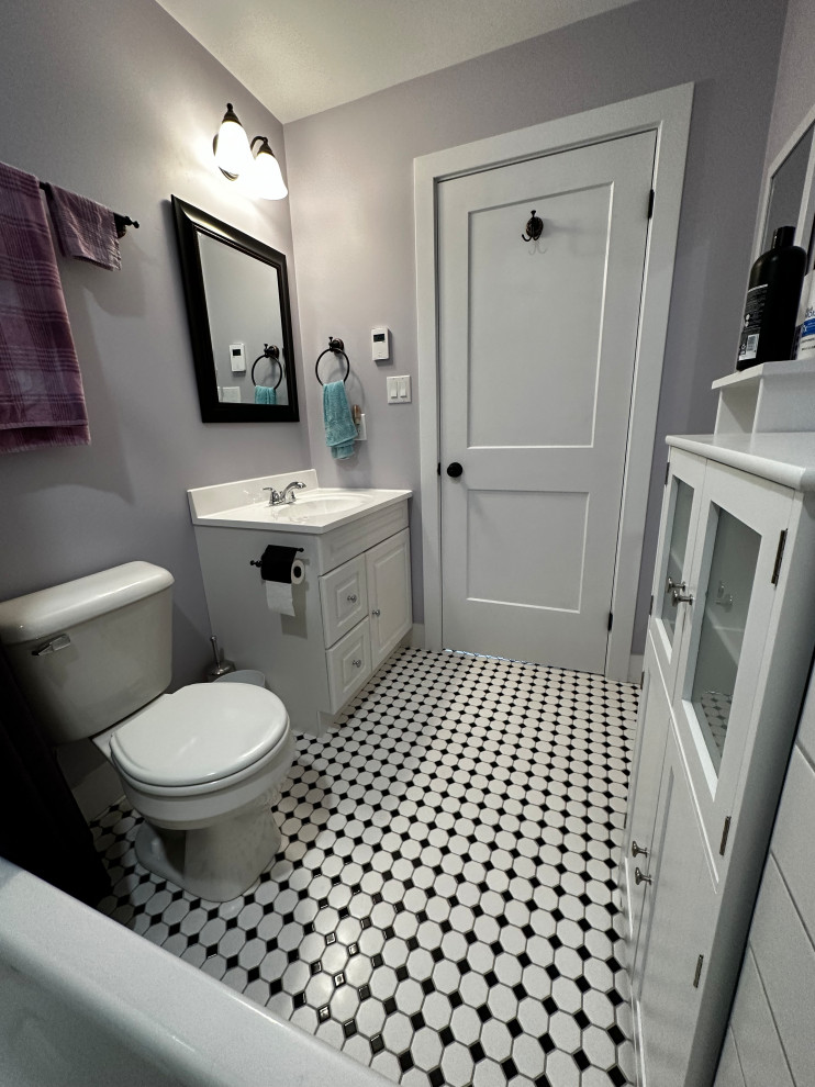 Traditional Bathroom Remodel - London, ONb