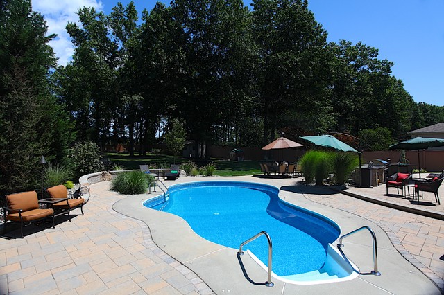 Poolscapes american-traditional-swimming-pool