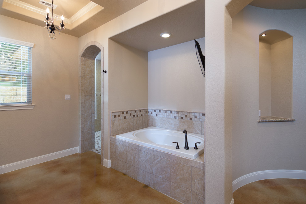Mountain style home design photo in Austin