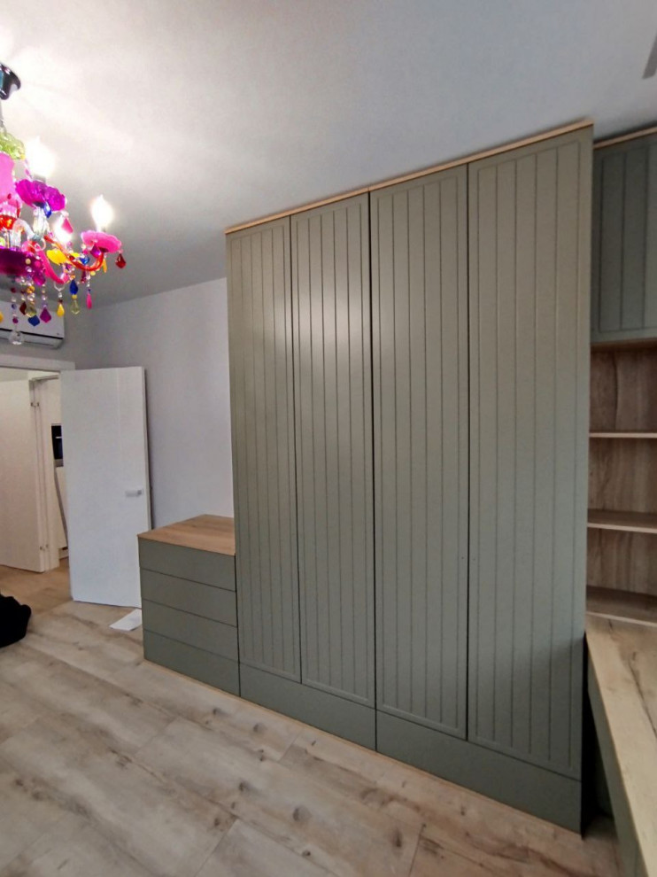 Распашные шкафы