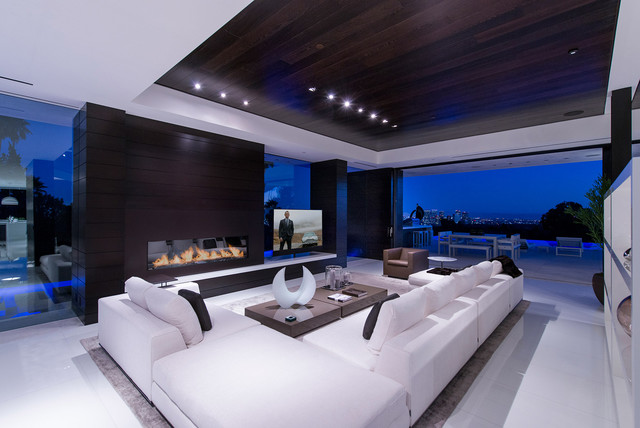 Laurel Way Beverly Hills luxury home modern living room with sliding glass walls modern-wohnbereich