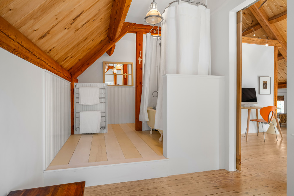 Example of a mountain style home design design in Boston