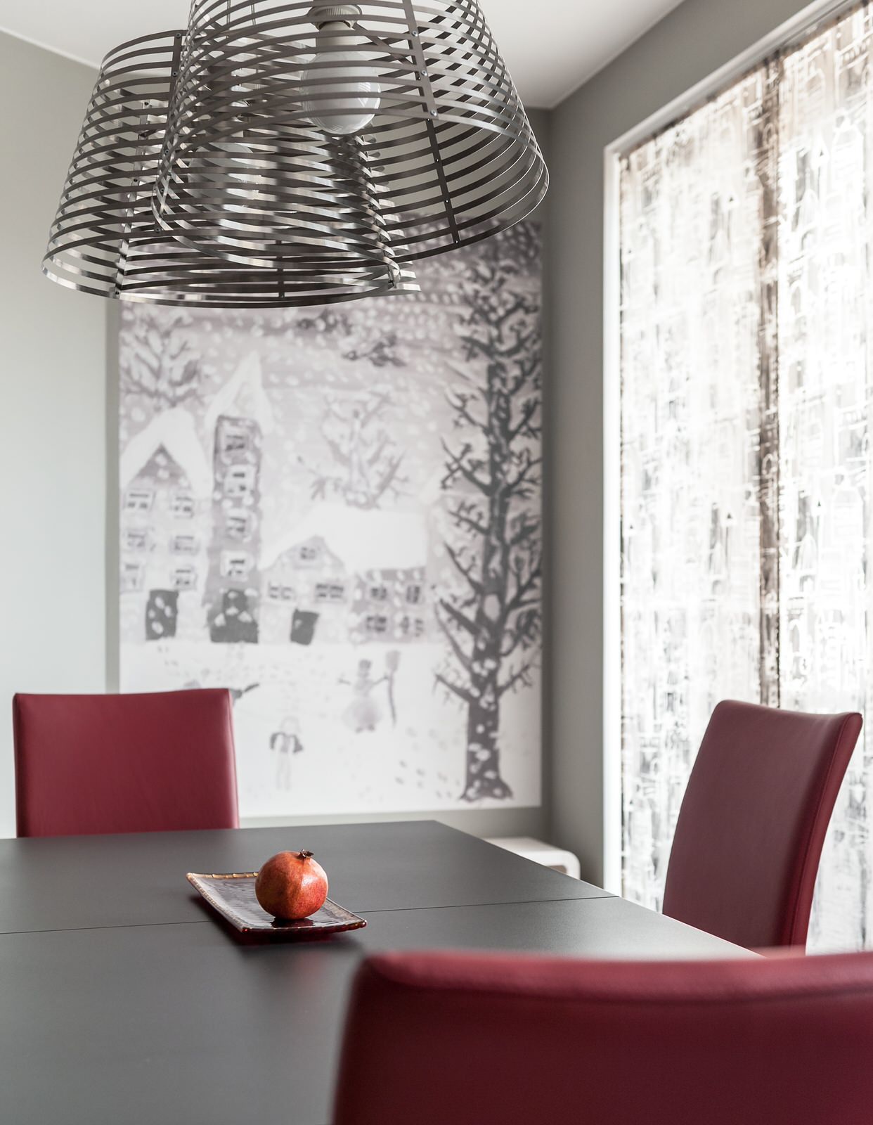 Яркий серый