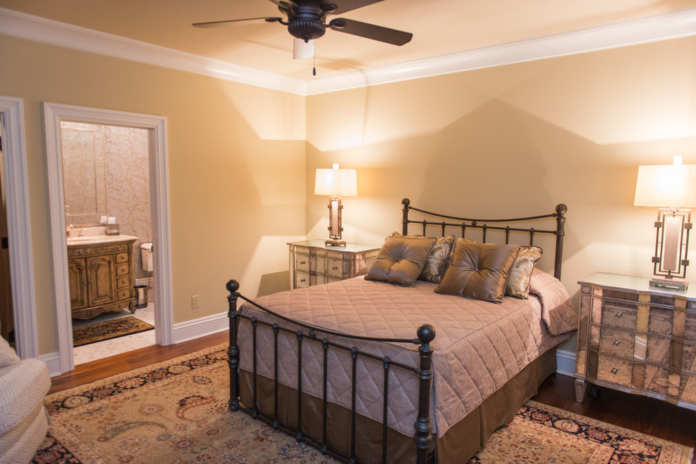 Transitional home design photo in Wilmington