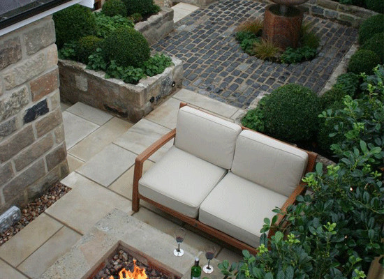 Inspiration for a mid-sized traditional patio in Boston.