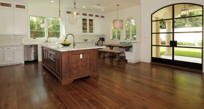 Example of a transitional kitchen design in Phoenix