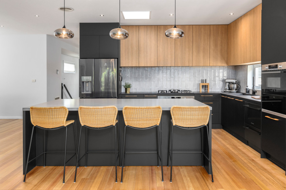 Photo of a large contemporary kitchen in Melbourne.