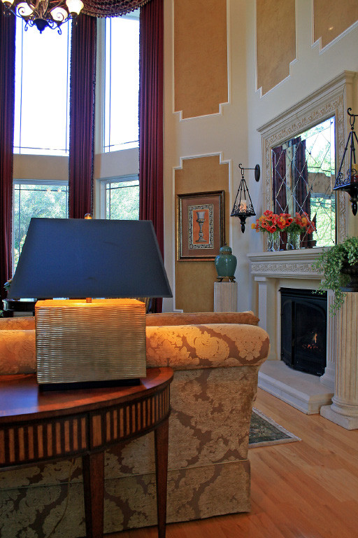 Design ideas for a traditional living room in Sacramento.