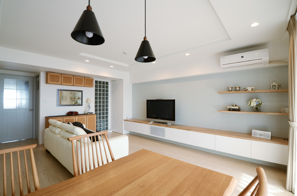 Design ideas for a scandinavian open concept living room in Kobe with multi-coloured walls, light hardwood floors, a freestanding tv and beige floor.