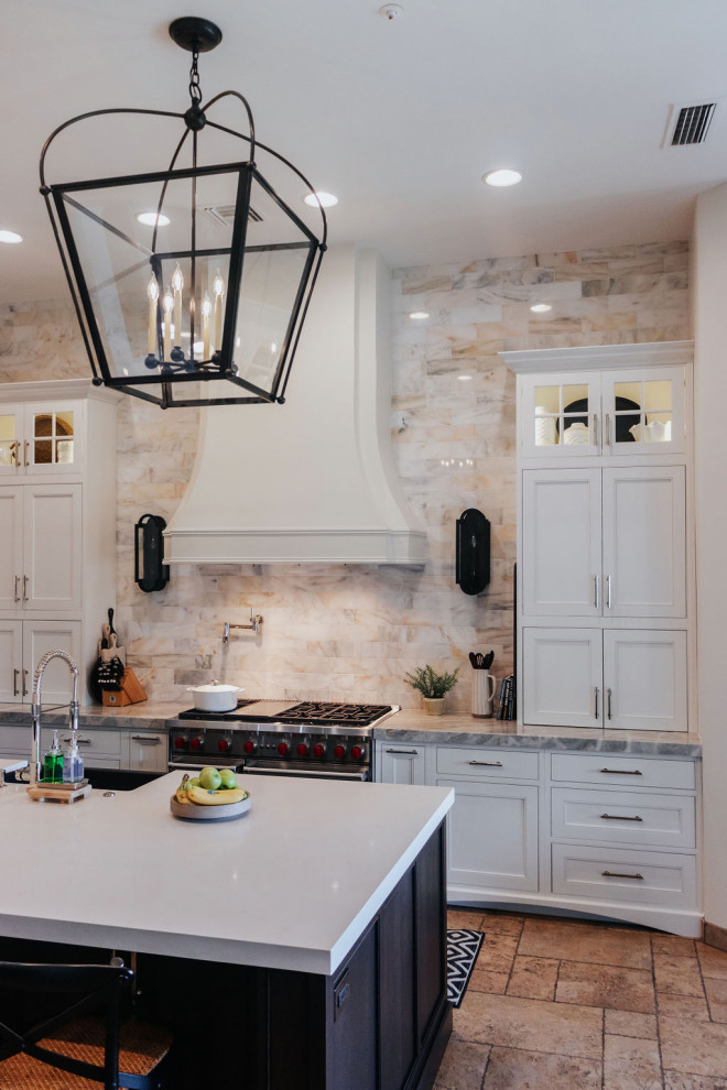 Transitional home design photo in Phoenix