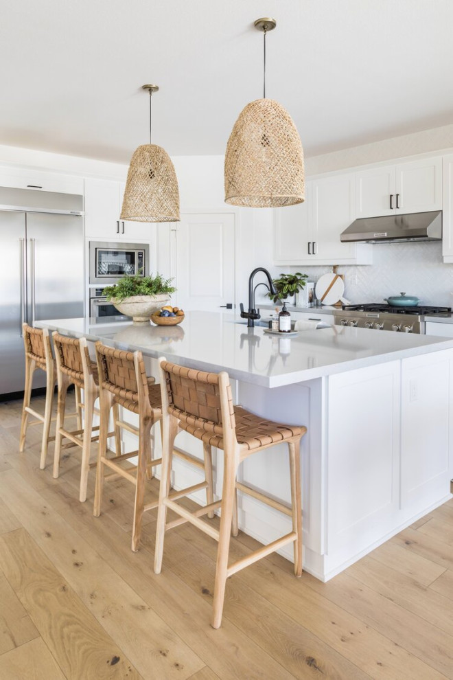 This is an example of a beach style kitchen in Orange County.