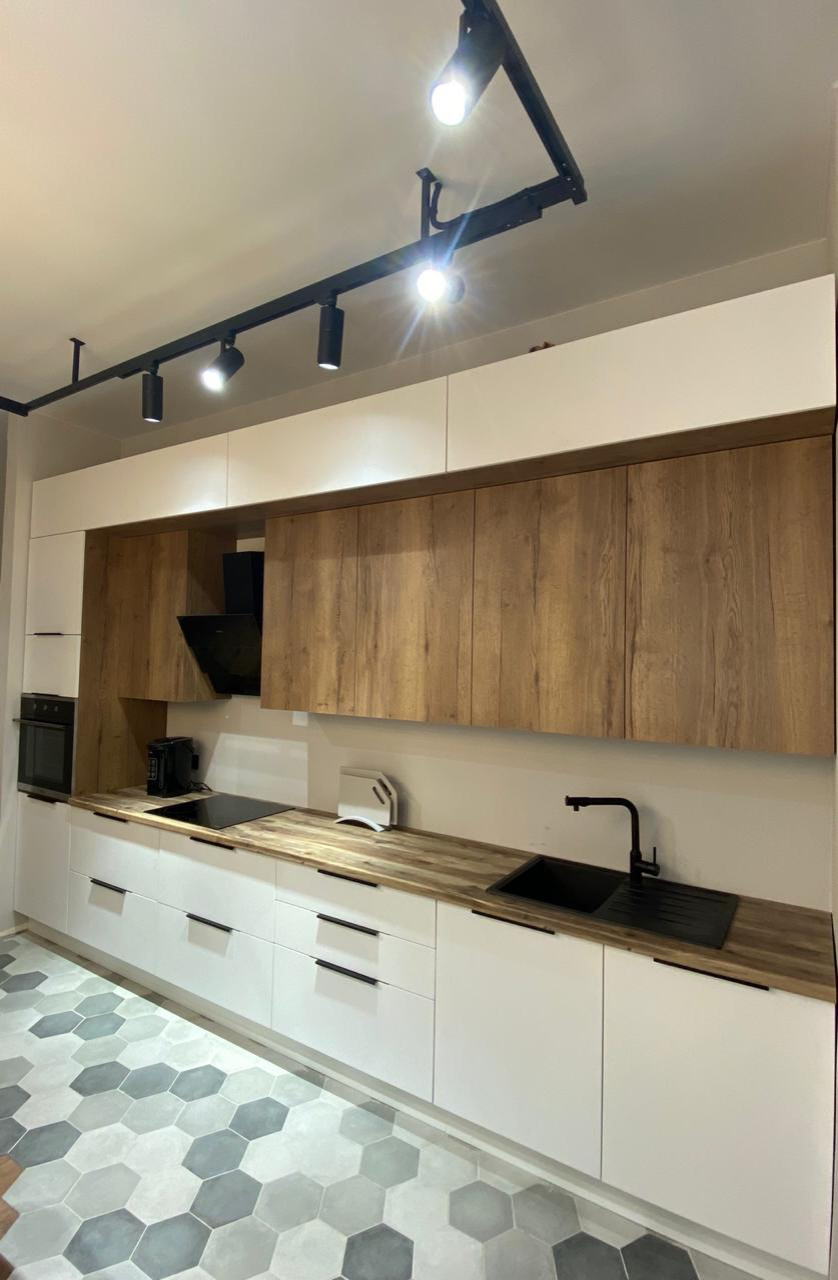 Кухня с антресольной зоной прямая