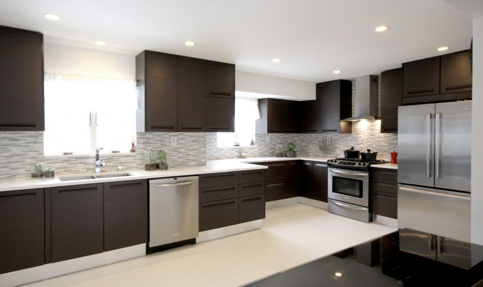 This is an example of a mid-sized contemporary single-wall eat-in kitchen in New York.