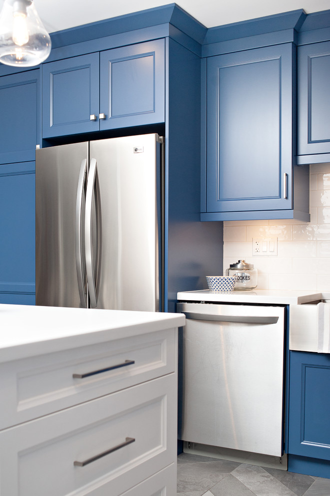 Example of a transitional kitchen design in Toronto