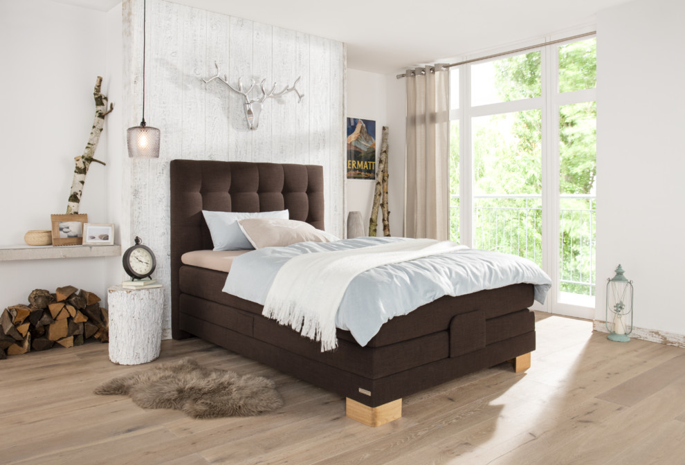 This is an example of a country bedroom in Dortmund.
