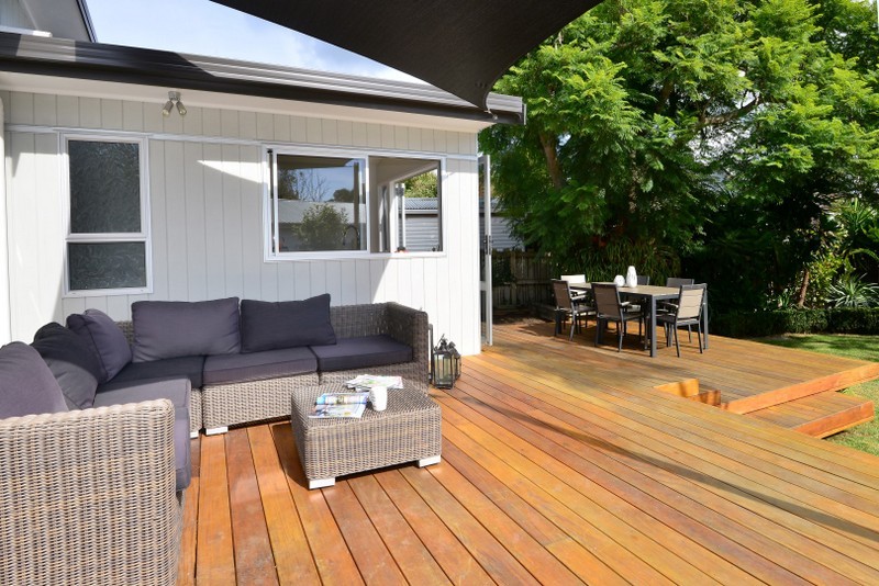 Inspiration for a beach style deck in Auckland.