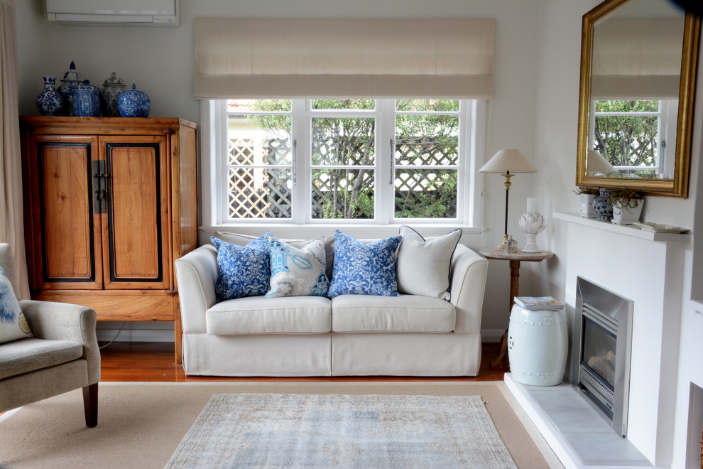 Photo of a traditional living room in Auckland.