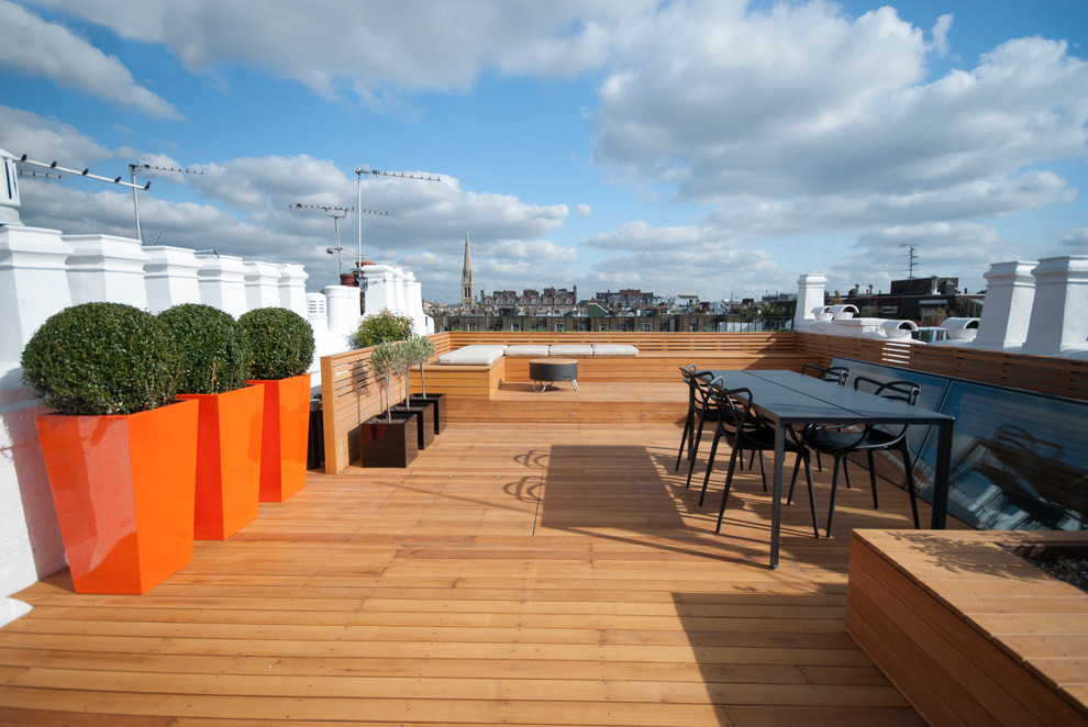Expansive contemporary rooftop and rooftop deck in London with a container garden and no cover.