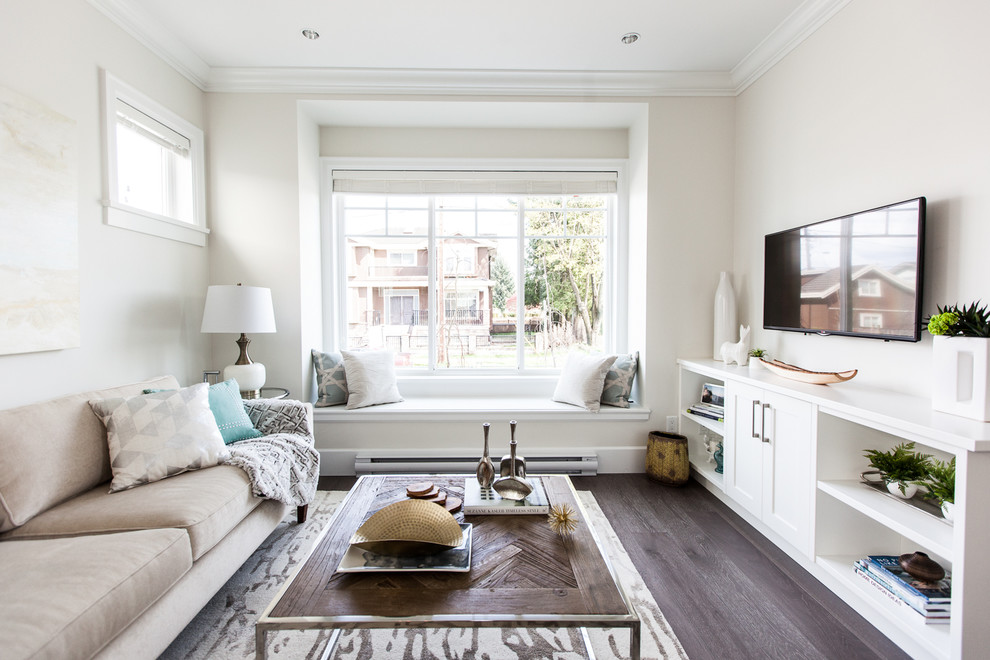 Transitional home design photo in Vancouver