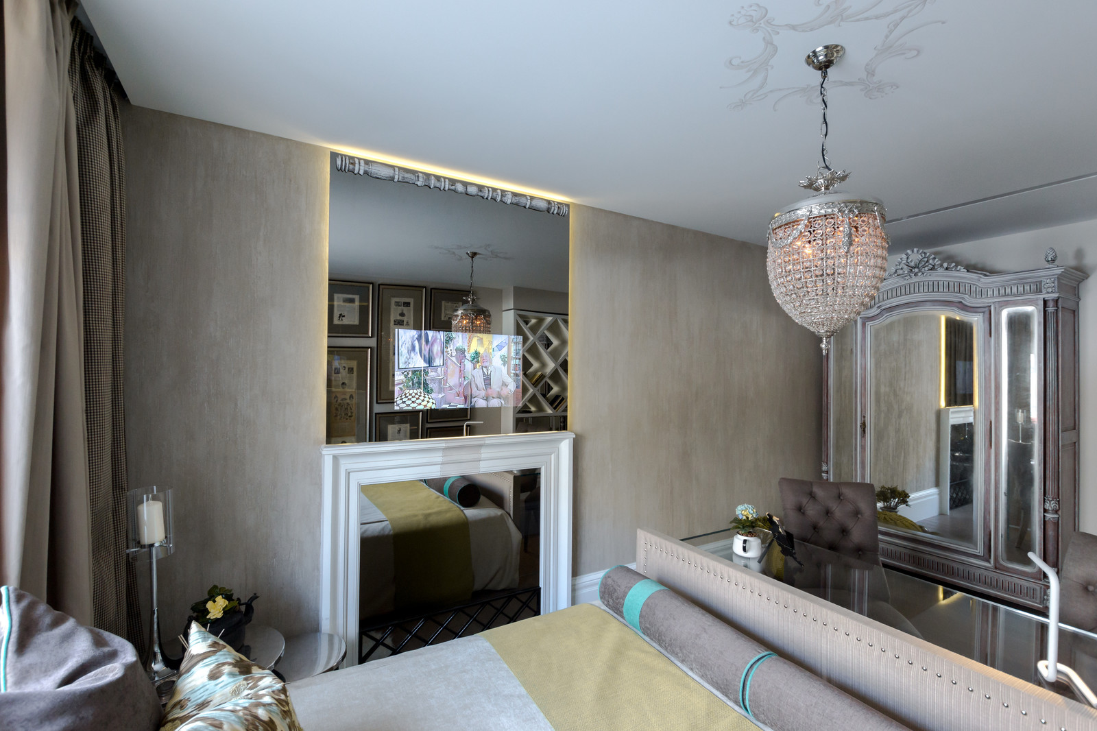 Спальня с клубком и чайниками.ТВ программа "Квартирный вопрос"