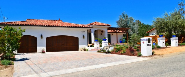 Complete Home Makeover mediterran-haeuser