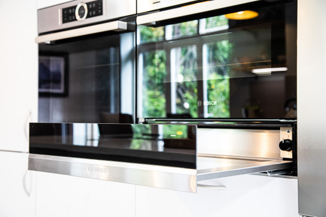 Kitchen-diner Blues contemporary-kitchen