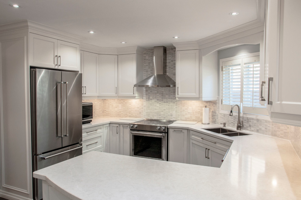 Example of a transitional kitchen design in Toronto