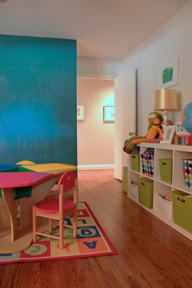 Photo of a contemporary kids' room in Dallas.