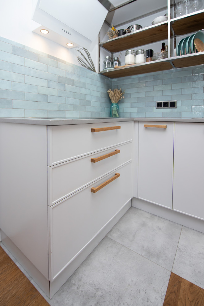 Светлая кухня в неоклассическом стиле