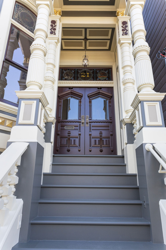 Großes, Zweistöckiges Klassisches Haus mit beiger Fassadenfarbe in San Francisco