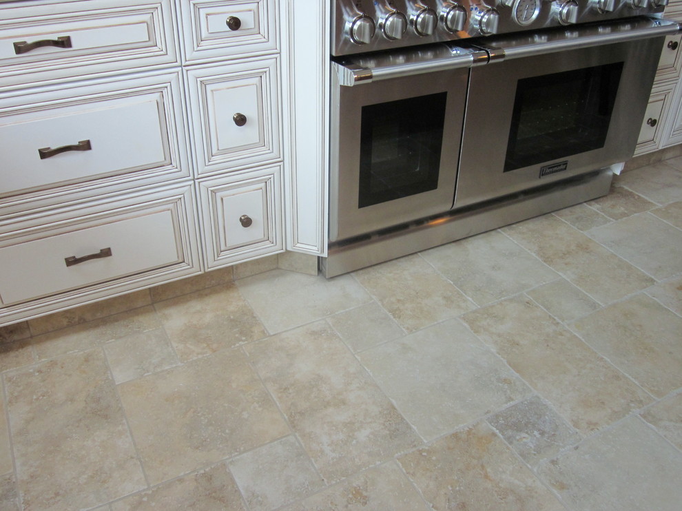 Mountain style kitchen photo in Chicago