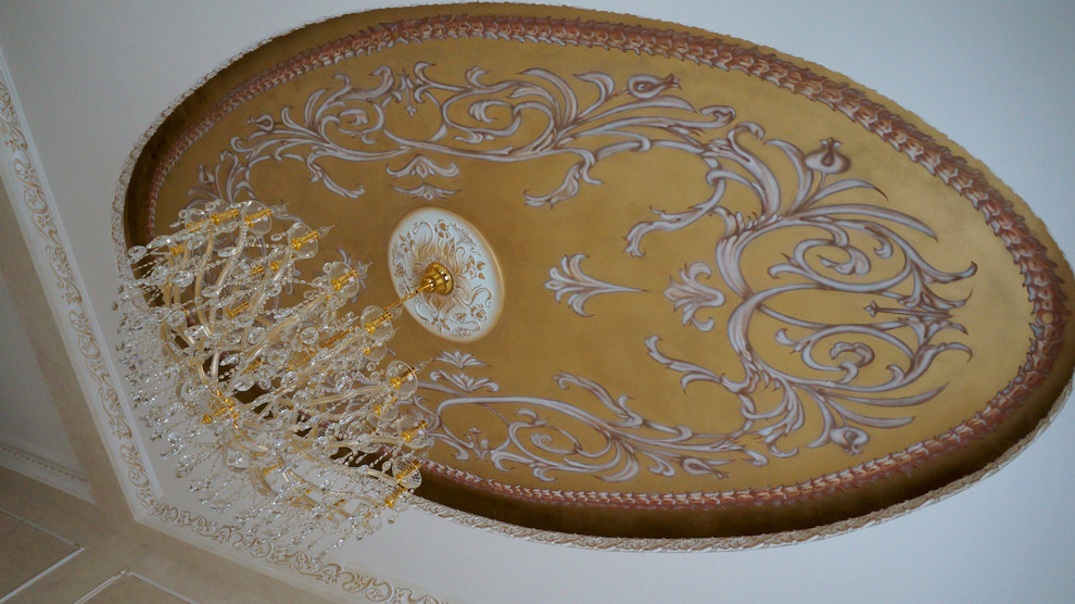 Роспись потолков в гостинной загородного дома