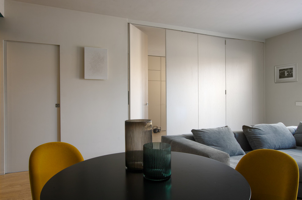 Appartamento flessibile con parete mobile e terrazzo abitabile – Milano Magenta