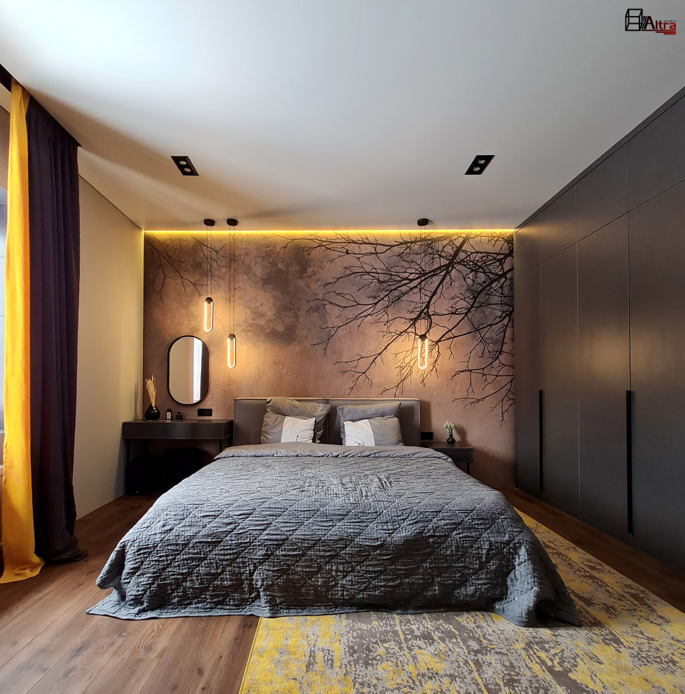 Idée de décoration pour une chambre parentale grise et blanche urbaine de taille moyenne avec un mur gris, un sol en vinyl et un sol marron.